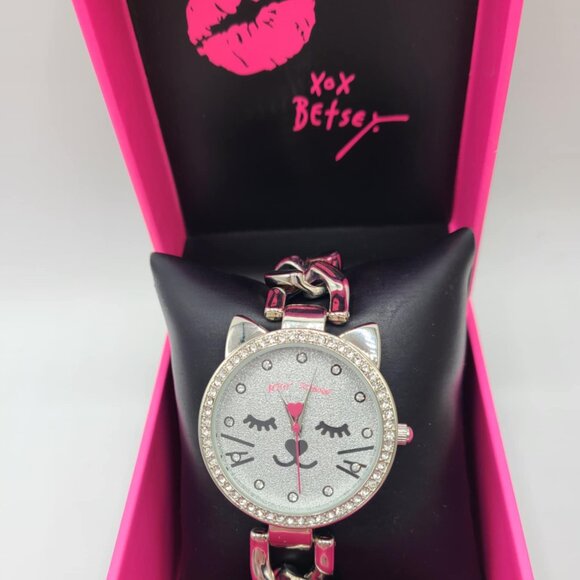 Betsey Johnson Cat Bracelet Watch Crystal Bezel NEW!  ! Working!  New Battery! - Picture 1 of 9